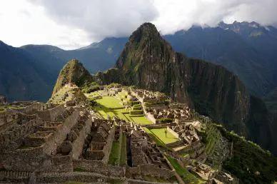 ¿Cuáles son algunos lugares de interés en Perú?