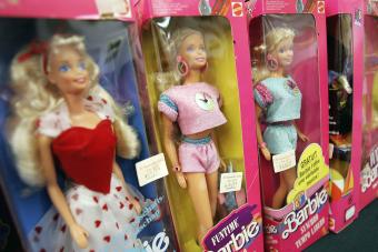 Cajas rosadas de la muñeca Barbie - Getty Uso editorial