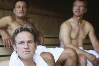 hombres en sauna