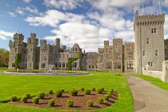 Castillo y jardines medievales de Ashford en Mayo, Irlanda