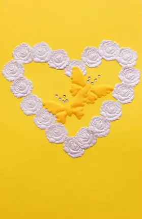 Invitación de boda con tema de mariposa amarilla