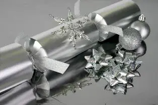 lámina de plata y adornos para hacer favores de la boda