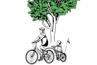 madre e hijo andando en bicicleta