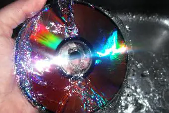 lavar el DVD con agua