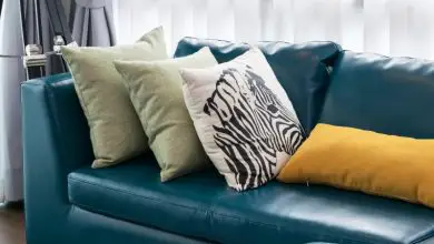 ¿Cómo puedo hacer que los cojines del sofá sean más firmes?