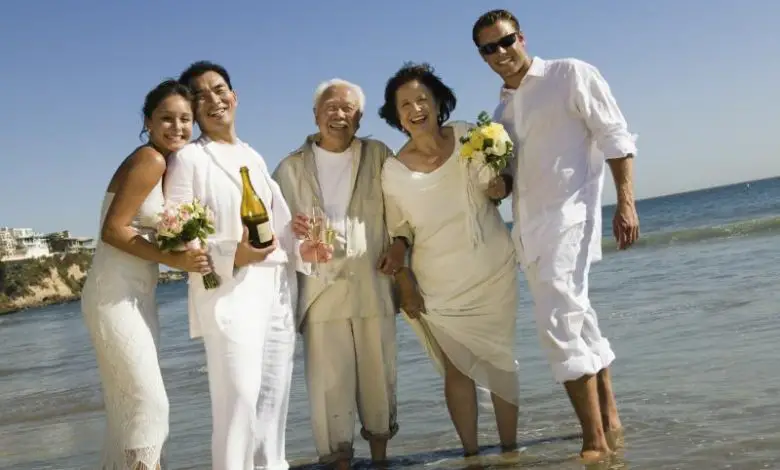 Traje de boda en la playa para la madre de la novia