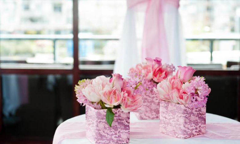 Centros de mesa creativos de camuflaje para bodas que te encantarán