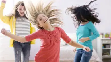 11 movimientos de baile fáciles para niños para moverse y bailar (con videos)