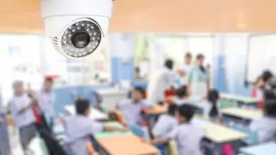Mantenga las cámaras de seguridad fuera de las aulas.