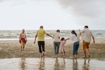Un momento de felicidad familiar en la playa
