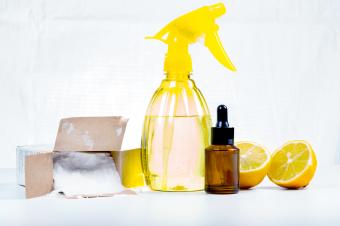 Limpiadores naturales ecológicos a base de limón y bicarbonato de sodio
