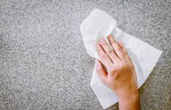 Limpiar con papel de seda 