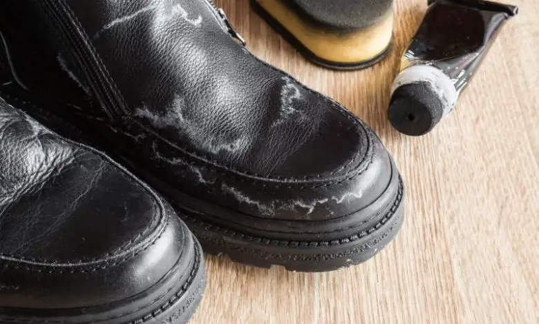 Cómo quitar las manchas de sal de los zapatos (para que queden como nuevos)