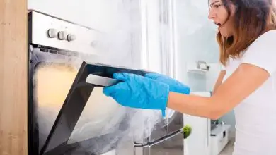 Cómo quitar el plástico derretido de un horno (de forma segura)