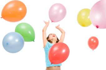 niño con globos