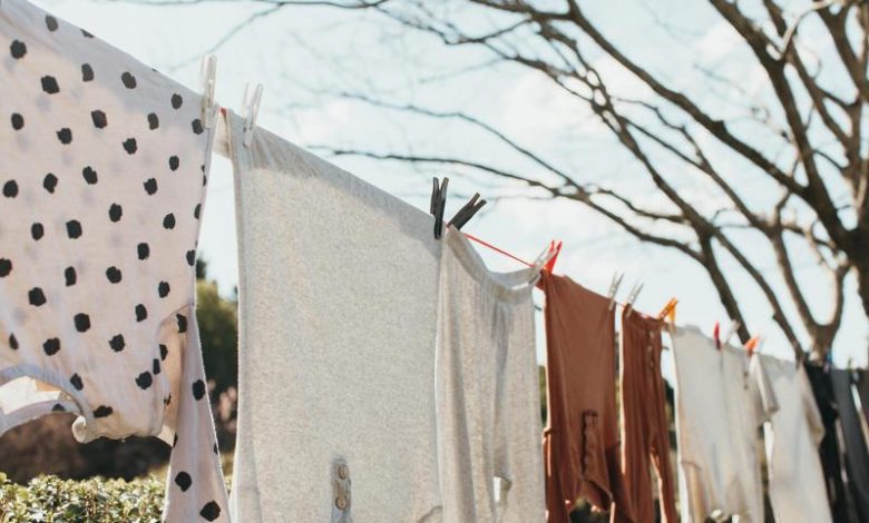 Cómo secar la ropa al aire para obtener resultados frescos e impecables