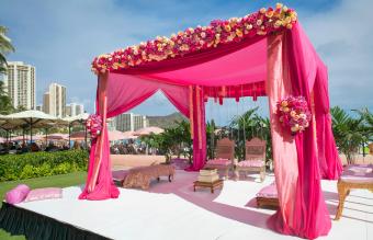 Decoraciones rosas en la boda hindi