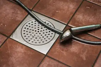 piso de la ducha con azulejo