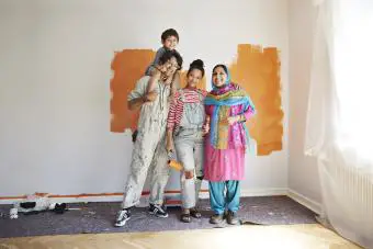 Sala de pintura para padres, hijos y abuelas
