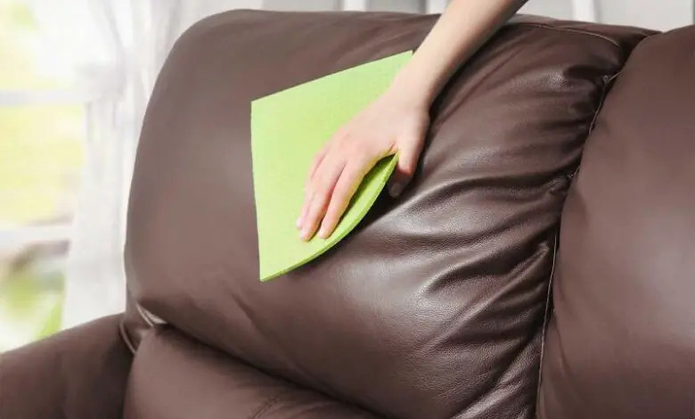Cómo limpiar un sofá de cuero para devolverle su esplendor