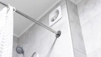 Cómo limpiar un ventilador de baño (y por qué debería hacerlo)