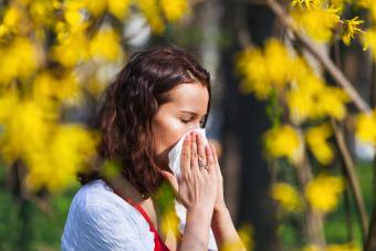 Mujer con alergia al polen
